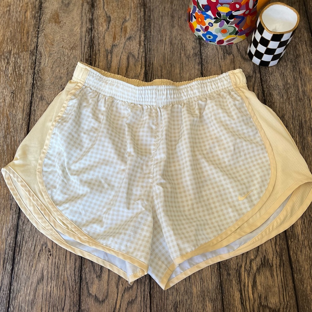 Nike Cream Athletic Shorts Lightweight Breathable Design